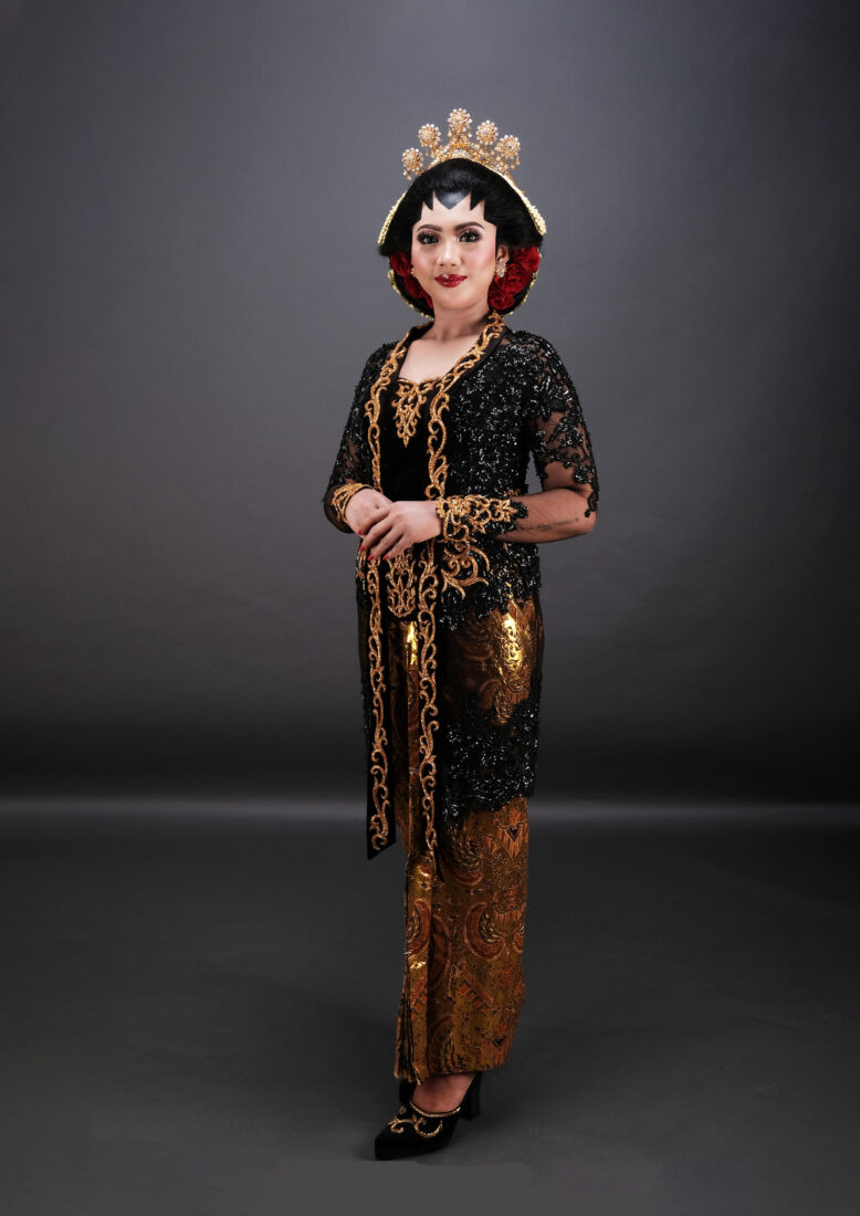 Kebaya Hitam Kutubaru