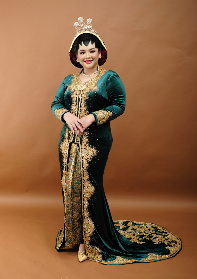 Kebaya Beludru Hijau Erika