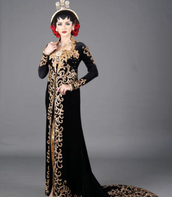 Kebaya Beludru Hitam Sevie