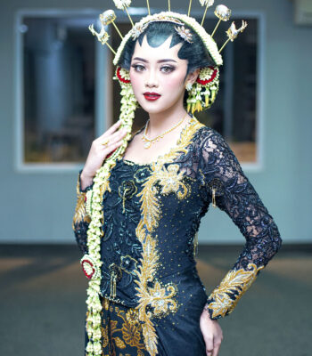 Kebaya Bludru Hitam Samasta