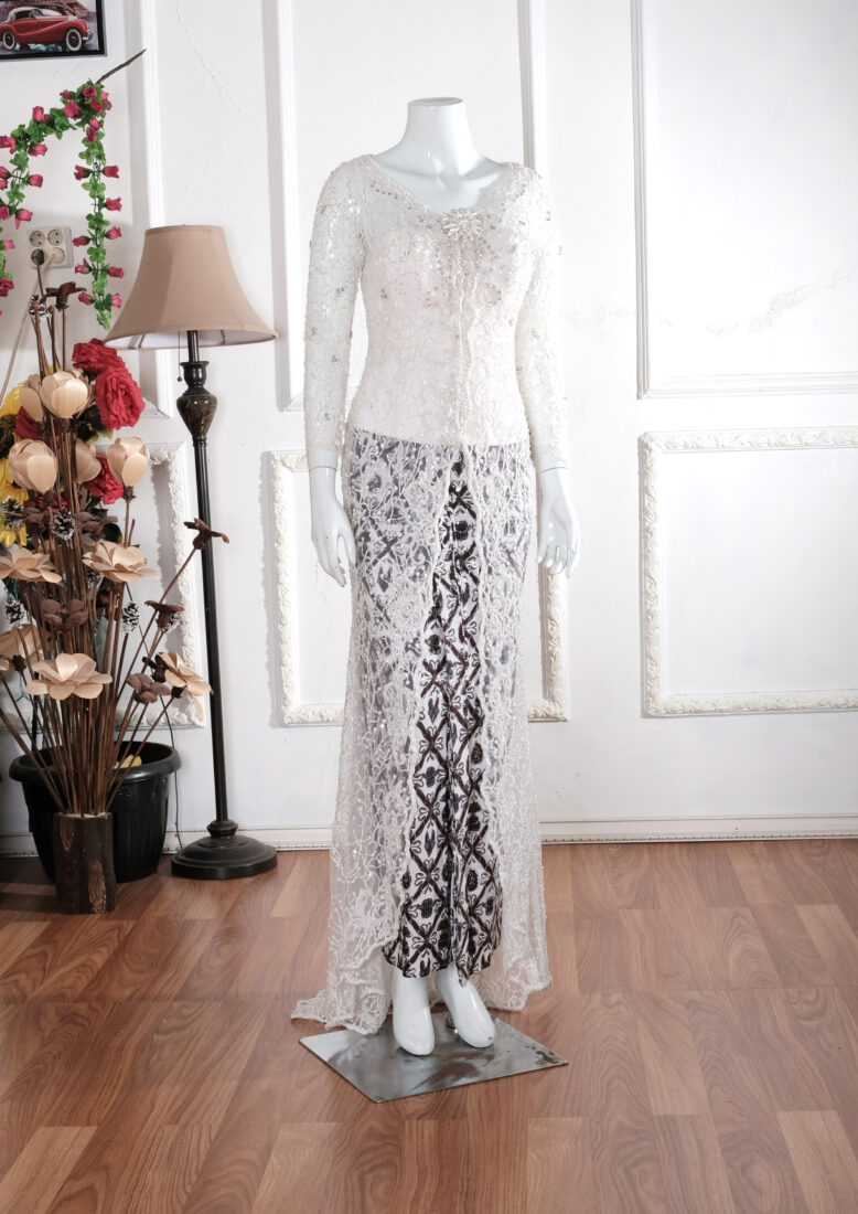 Kebaya Putih Ola