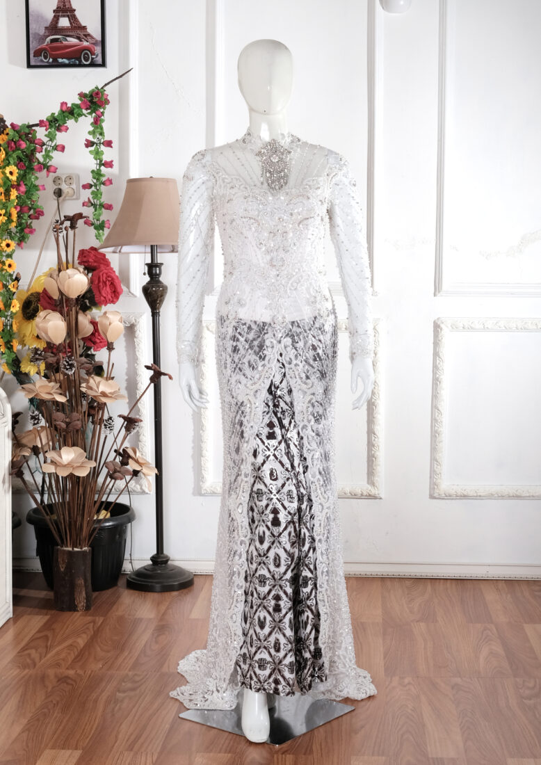 Kebaya Putih Eskada