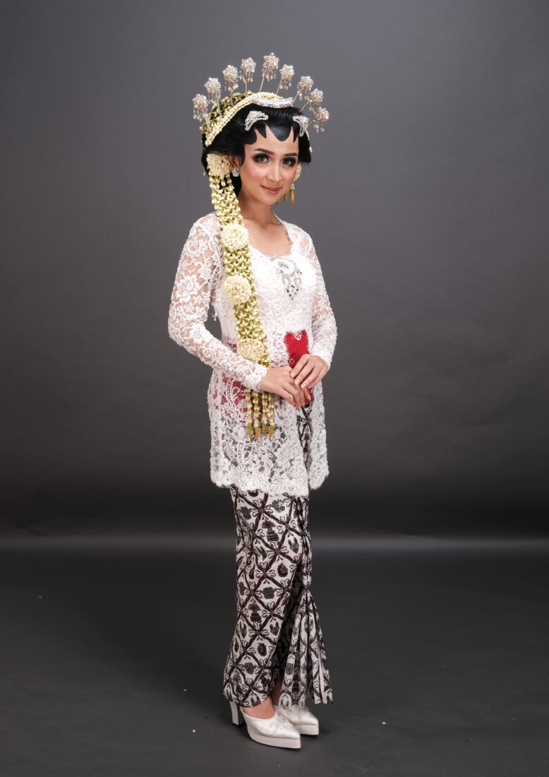 Kebaya Putih Lia Pendek