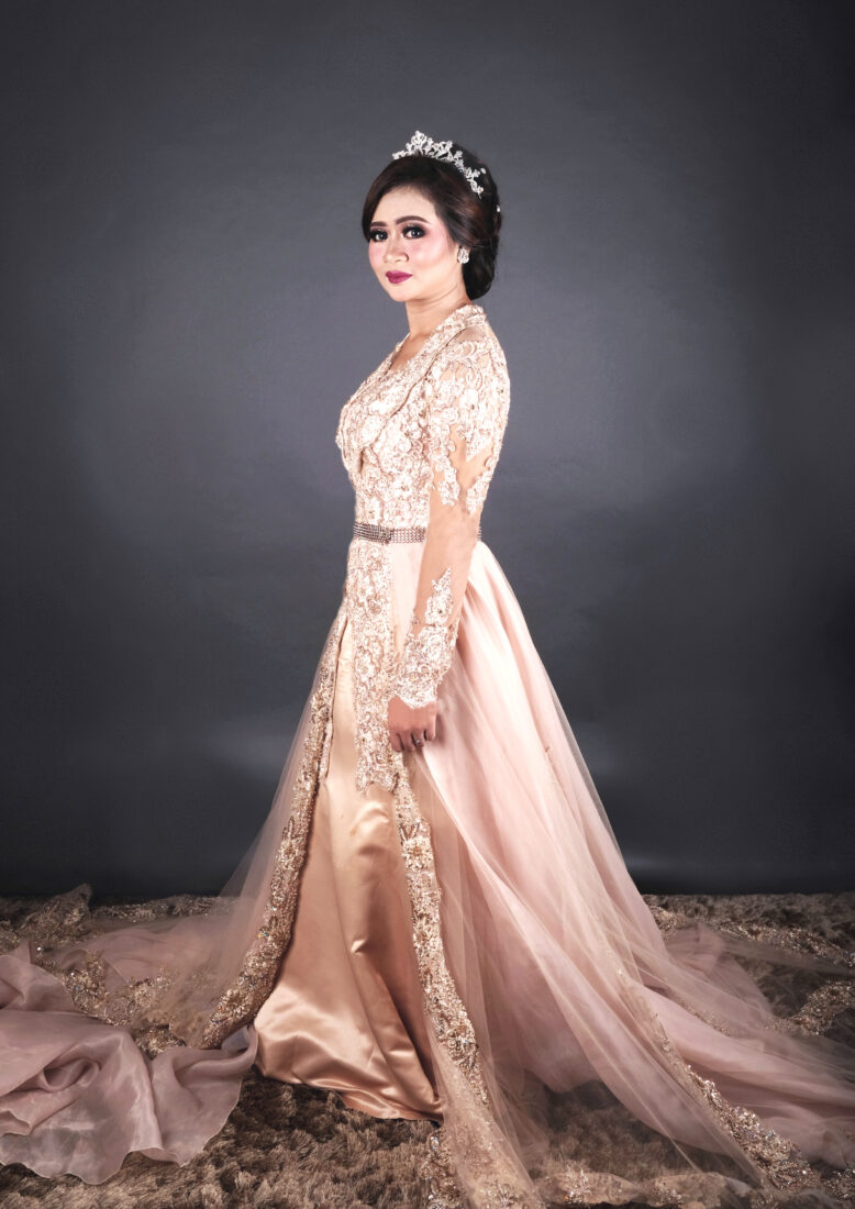 Kebaya Nude Kutu Baru Ajeng Ekor Pisah