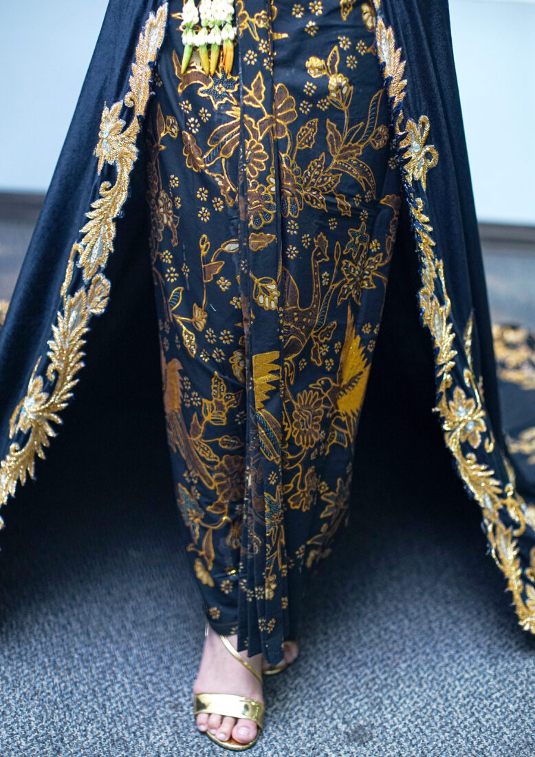 Kebaya Bludru Hitam Samasta