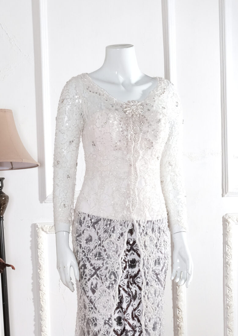 Kebaya Putih Ola