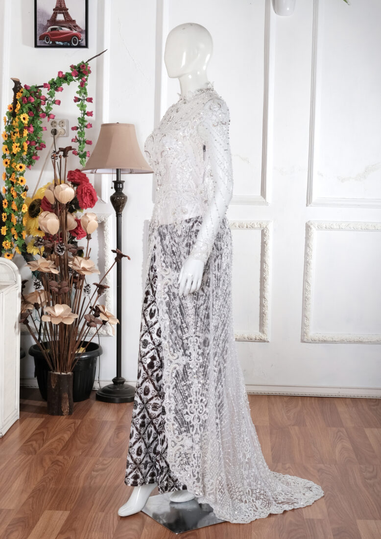 Kebaya Putih Eskada