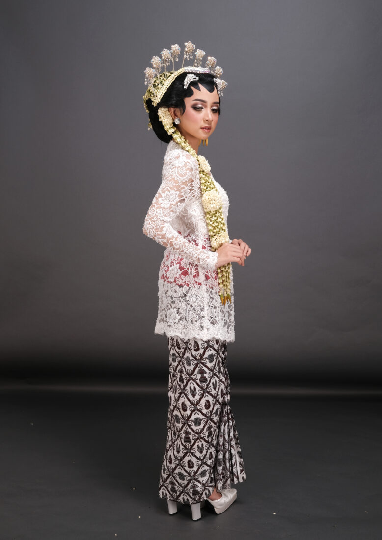 Kebaya Putih Lia Pendek