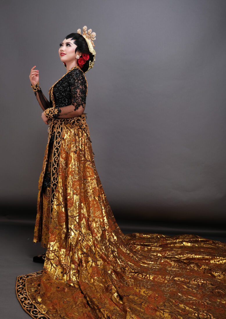 Kebaya Hitam Kutubaru