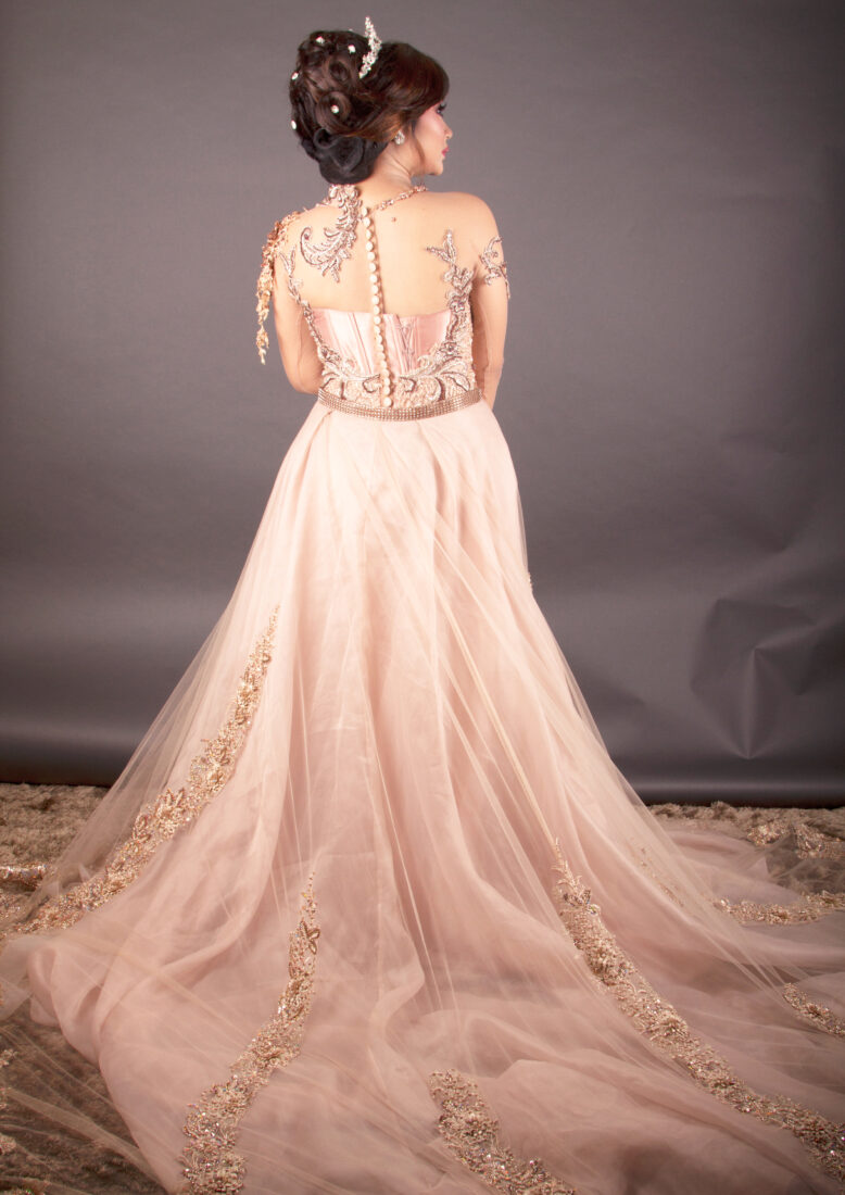 Kebaya Nude Kutu Baru Ajeng Ekor Pisah