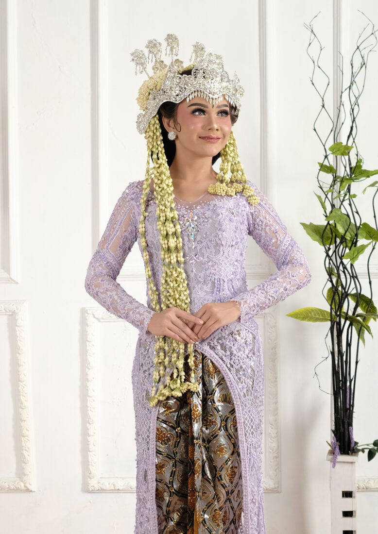 Kebaya Lavender Sabrina