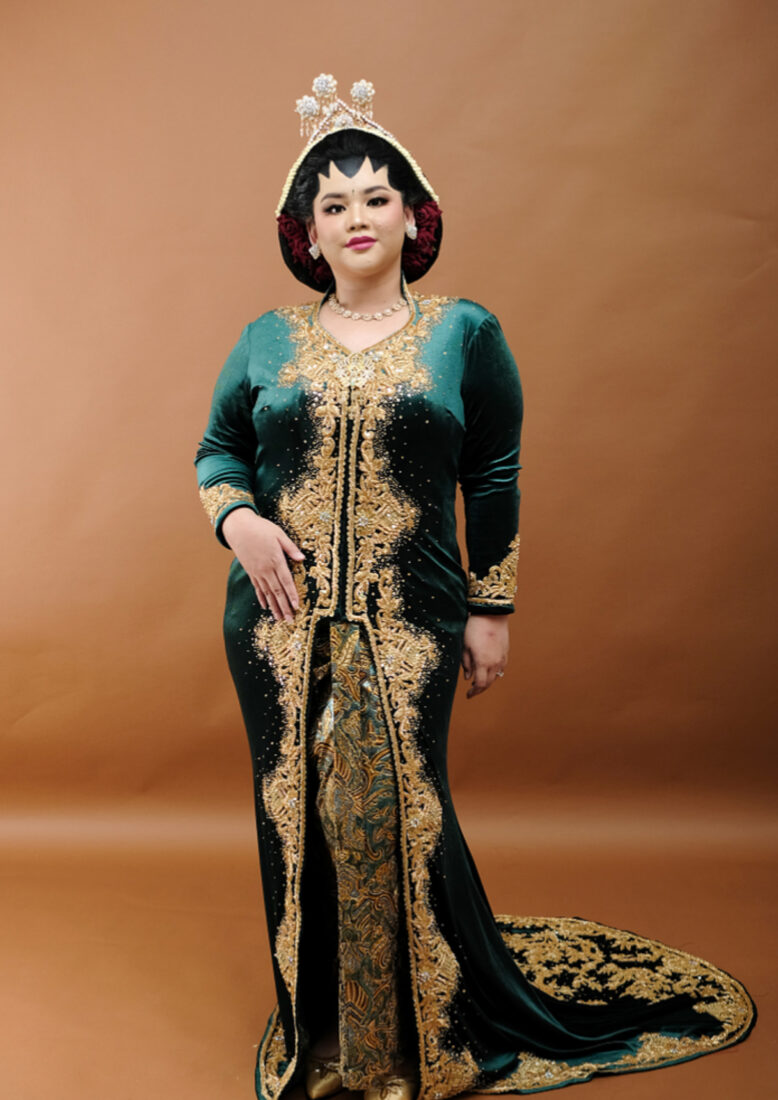 Kebaya Beludru Hijau Erika