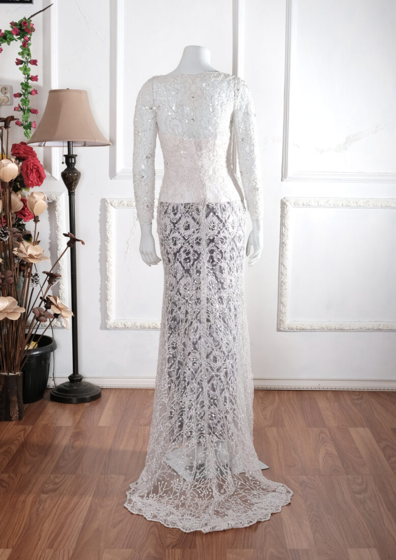 Kebaya Putih Ola