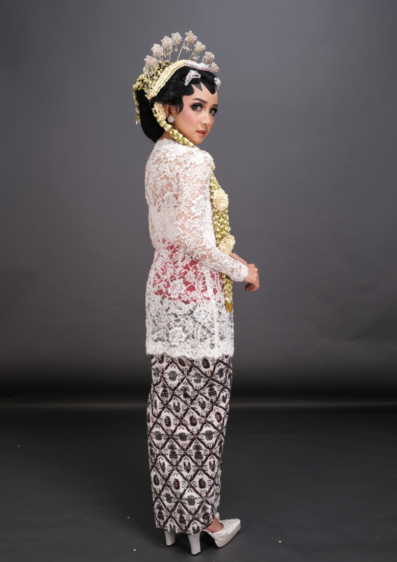 Kebaya Putih Lia Pendek