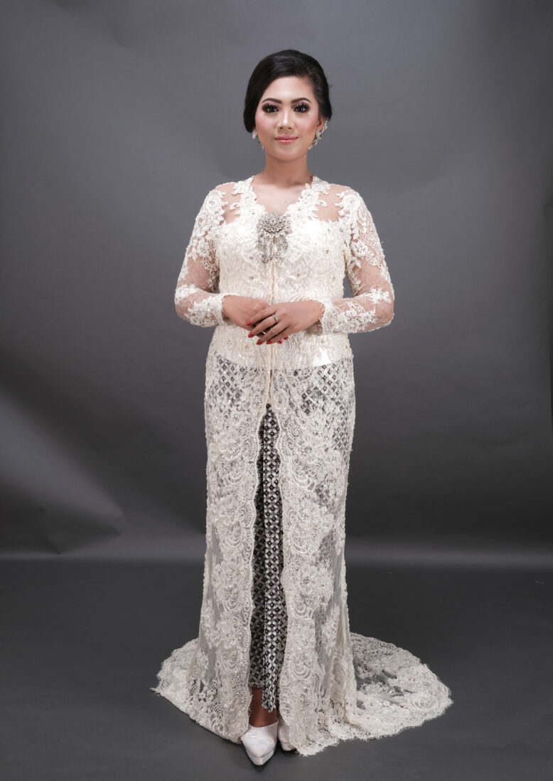 Kebaya Putih Apri