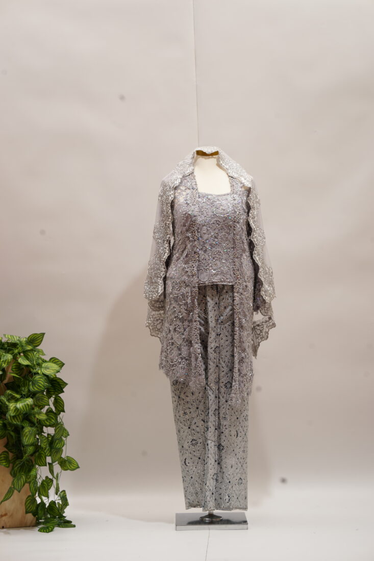 Kebaya Ibu Silver Kutubaru