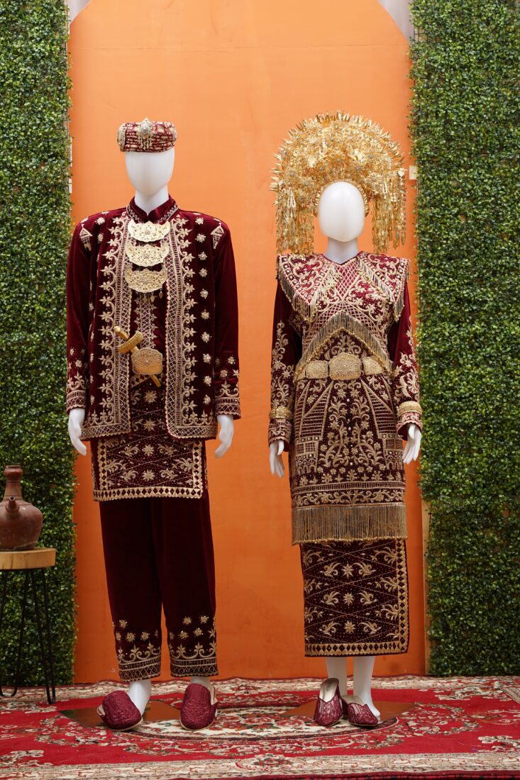 Busana Pengantin Sunting Minang Maroon Burgundy