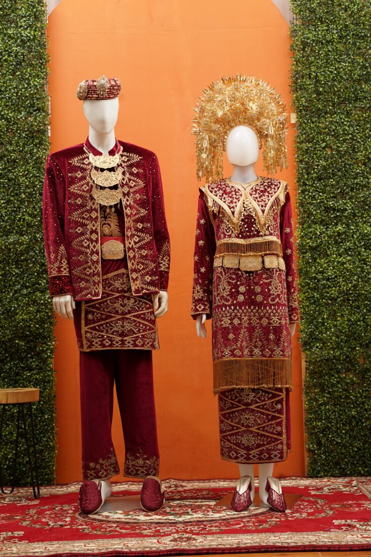 Busana Pengantin Sunting Minang Beludru Maroon (02)