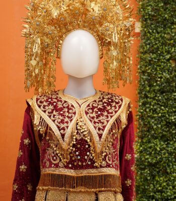 Busana Pengantin Sunting Minang Beludru Maroon (02)