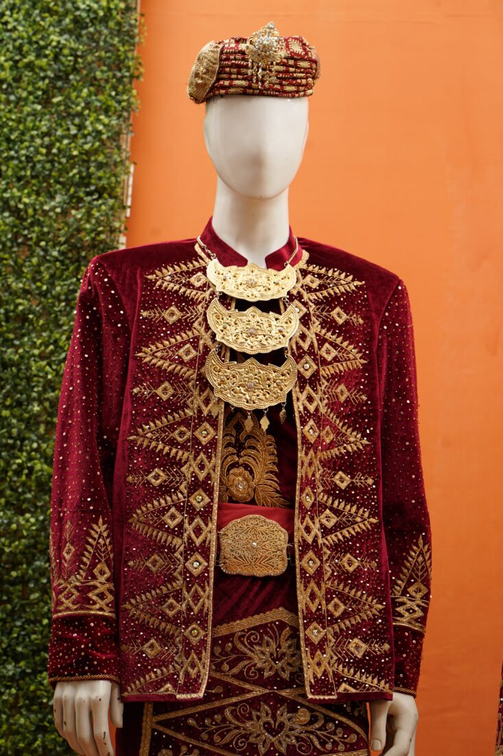 Busana Pengantin Sunting Minang Beludru Maroon (02)