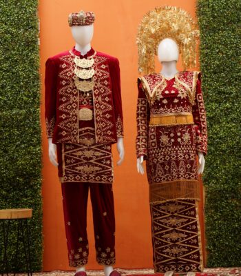 Busana Pengantin Sunting Minang Beludru Maroon (01)