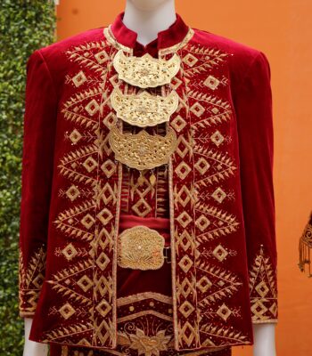 Busana Pengantin Koto Gadang Beludru Maroon (02)