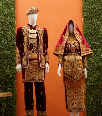 Busana Koto Gadang Beludru Maroon (03)