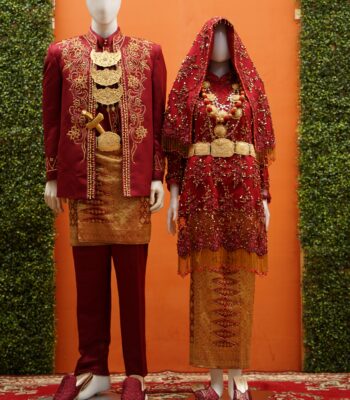 Busana Koto Gadang Brookat Merah Maroon