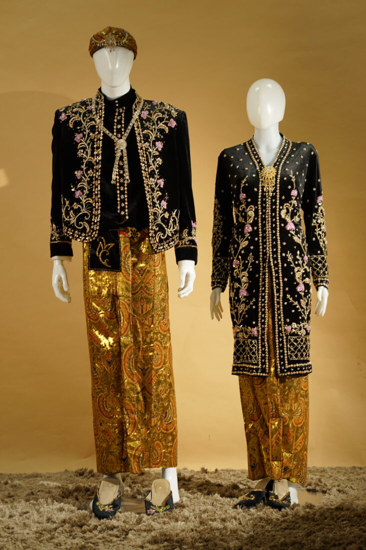 Kebaya Beludru Pendek Bunga Rosegold