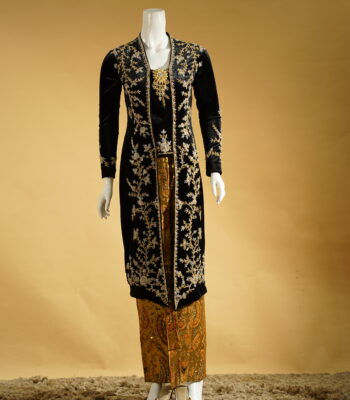 Kebaya Beludru Kutubaru Pendek Silver Gold