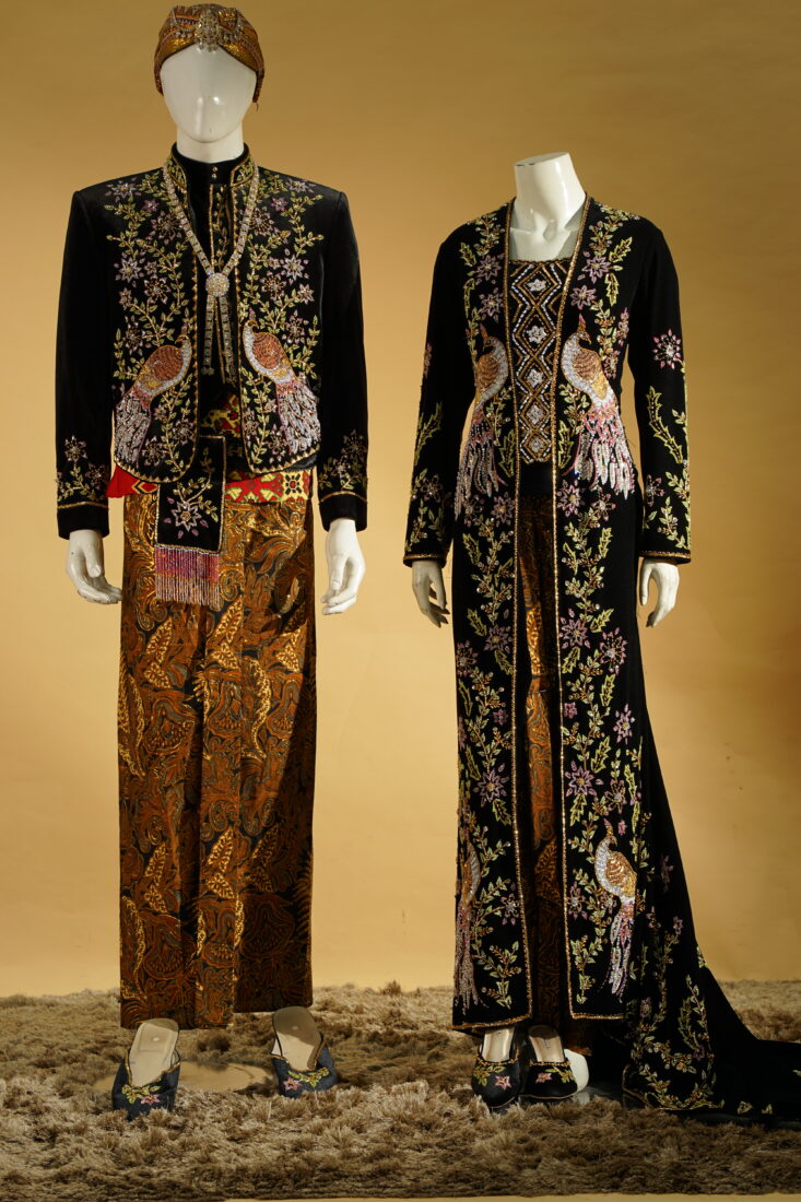 Kebaya Beludru Panjang Burung Rosegold