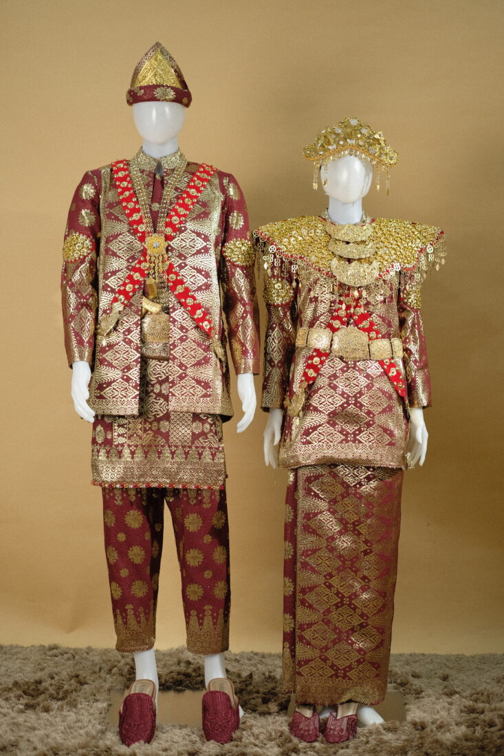 Busana Palembang Songket Maroon