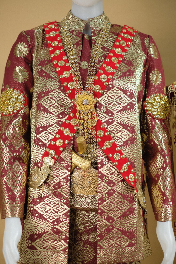 Busana Palembang Songket Maroon