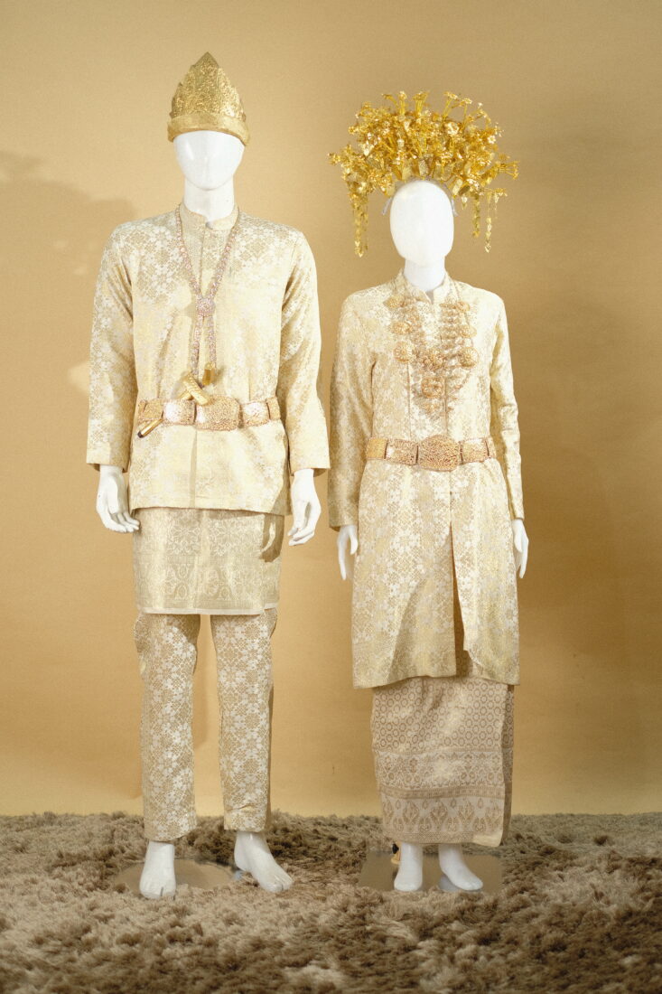  Busana Melayu Songket Gold