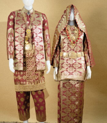 Busana Koto Gadang Songket Maroon