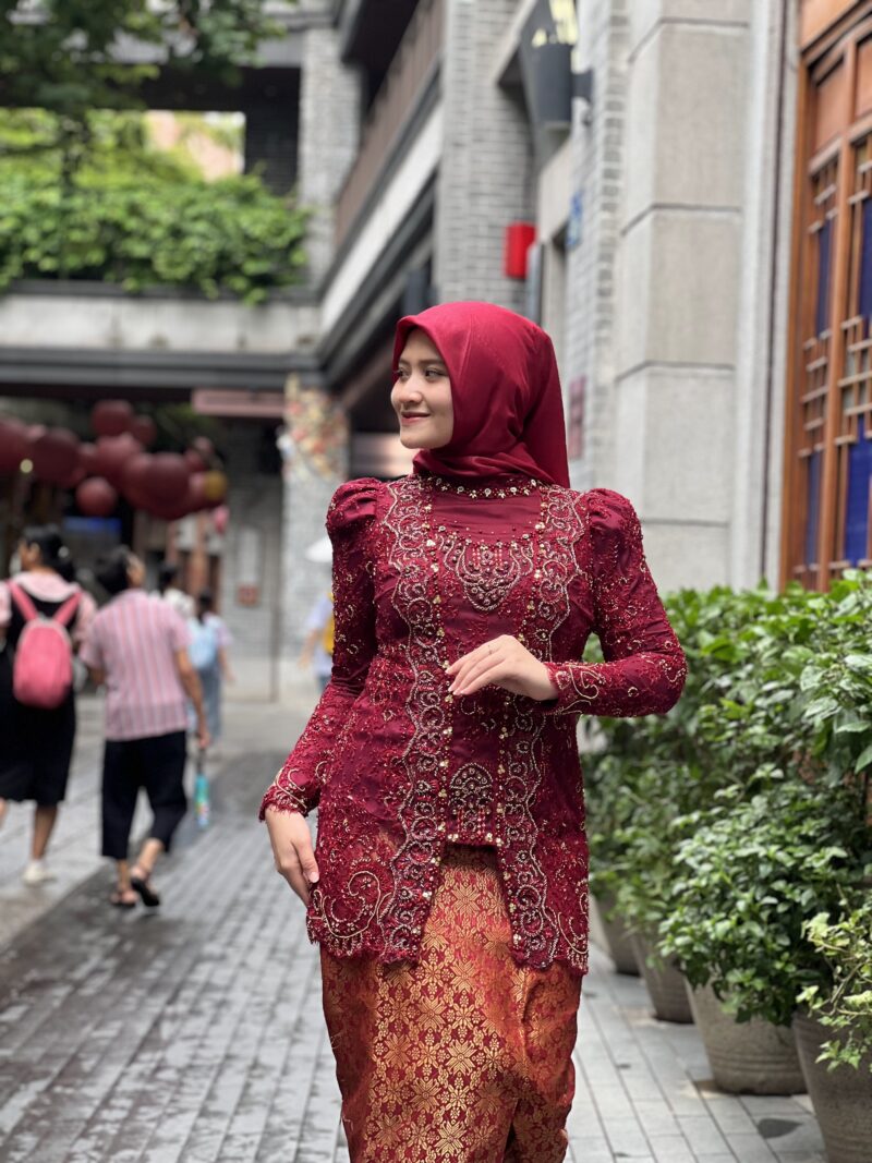 Kebaya Lamaran Misel Maroon