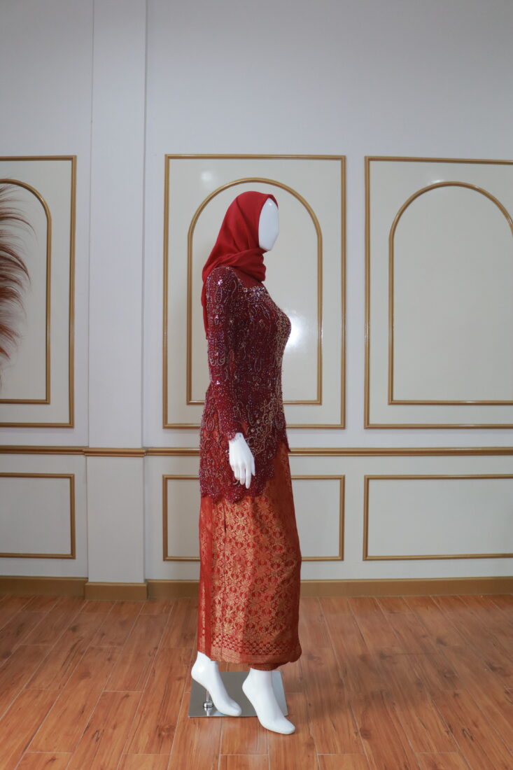 Kebaya Lamaran & Wisuda Merah Maroon 005
