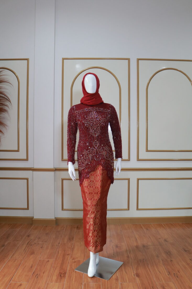 Kebaya Lamaran & Wisuda Merah Maroon 005