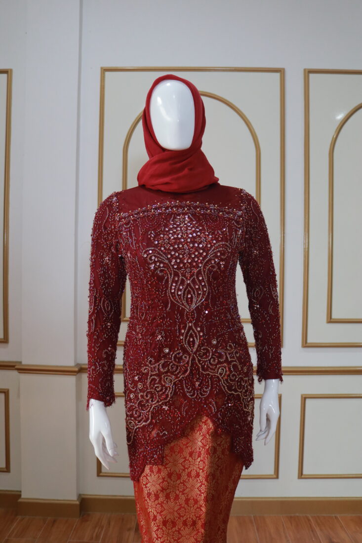 Kebaya Lamaran & Wisuda Merah Maroon 005