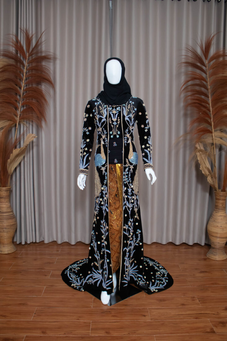 Kebaya Bludru Hitam 016