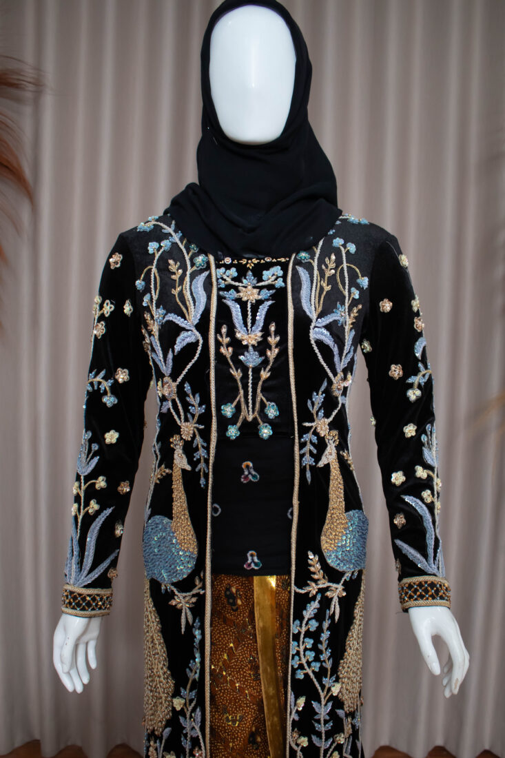 Kebaya Bludru Hitam 016
