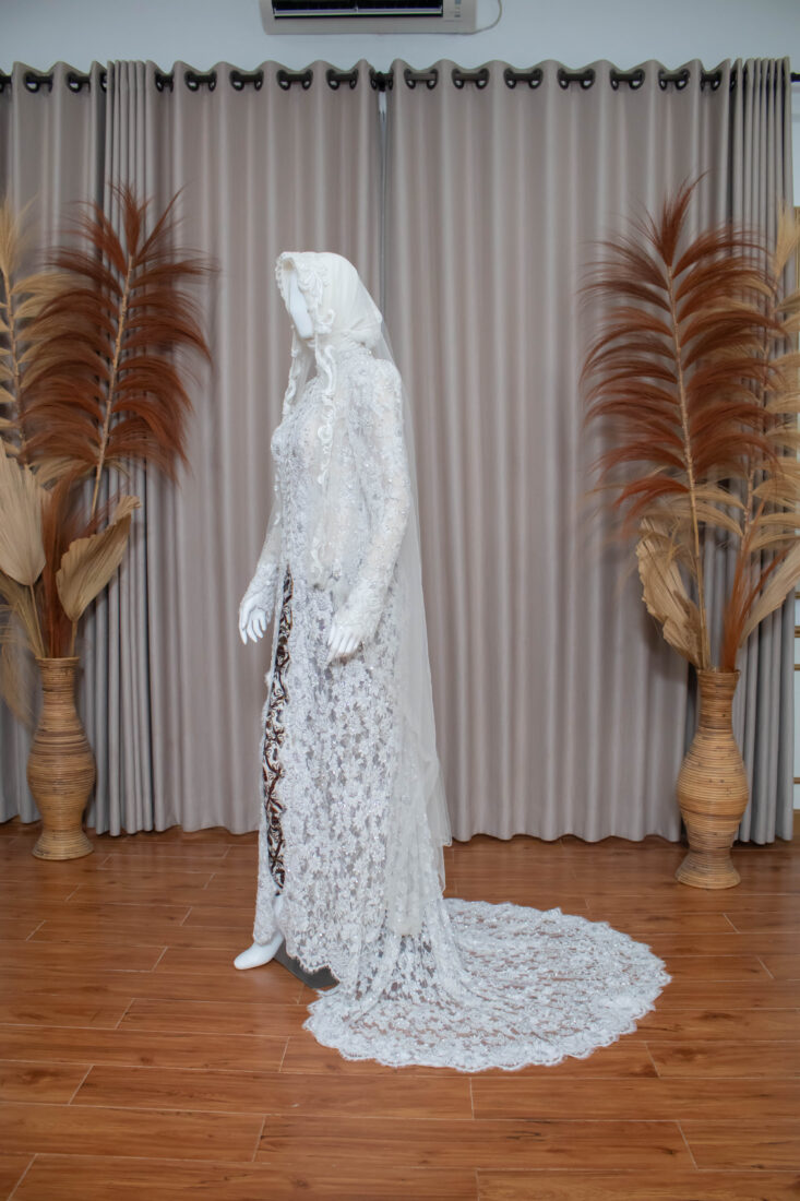 Kebaya Putih Hening