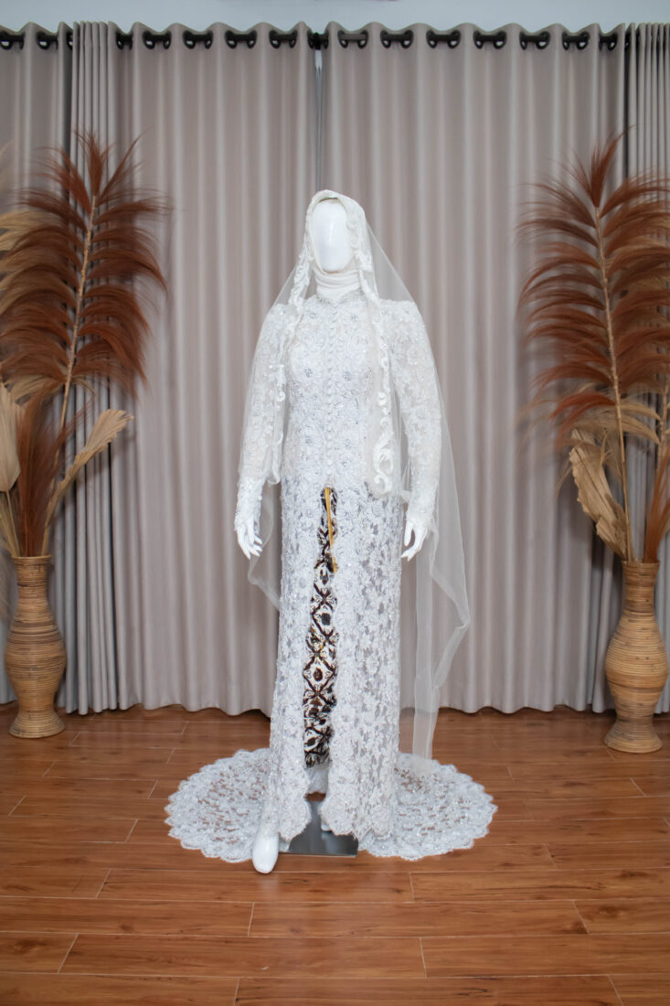 Kebaya Putih Hening