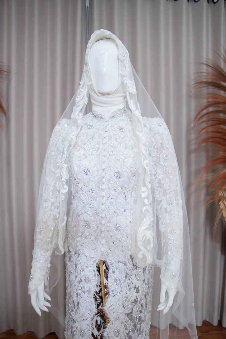 Kebaya Putih Hening