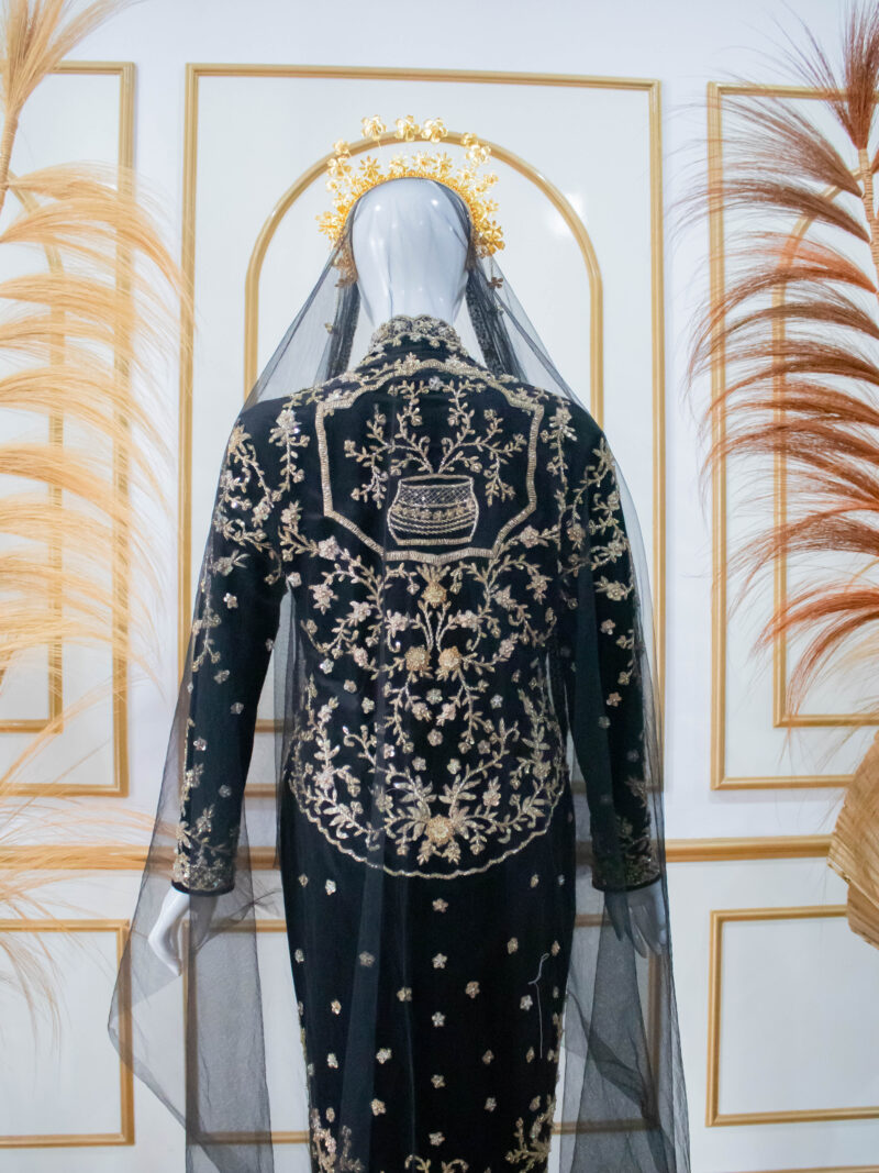 Kebaya Bludru Hitam Pendek