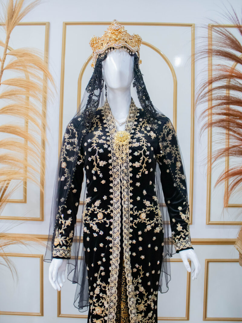 Kebaya Bludru Hitam Panjang