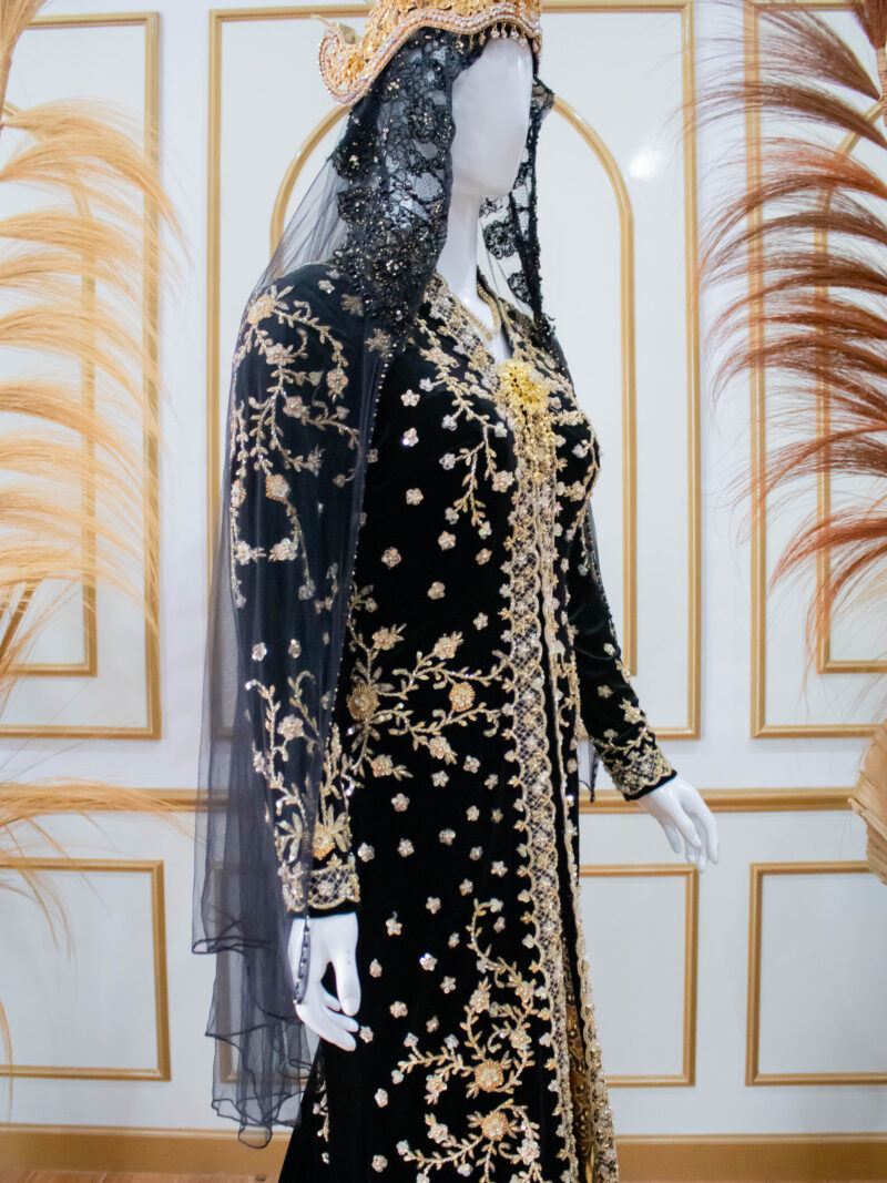 Kebaya Bludru Hitam Panjang