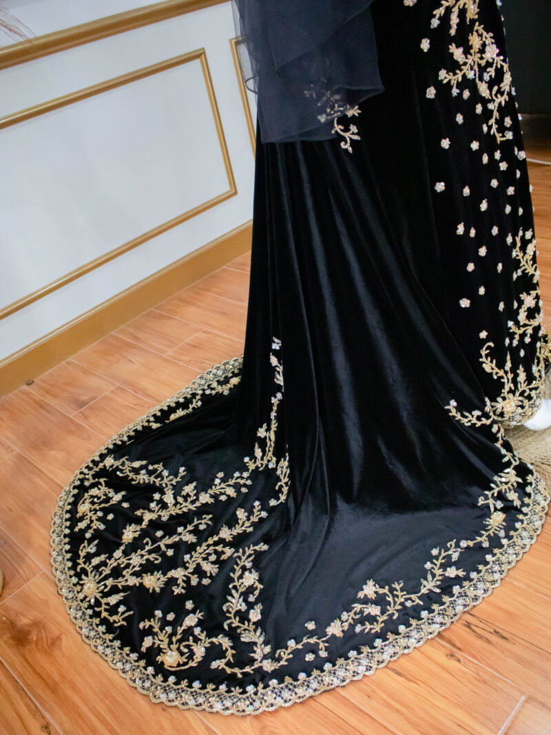 Kebaya Bludru Hitam Panjang