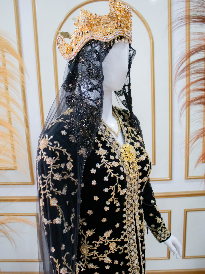 Kebaya Bludru Hitam Panjang