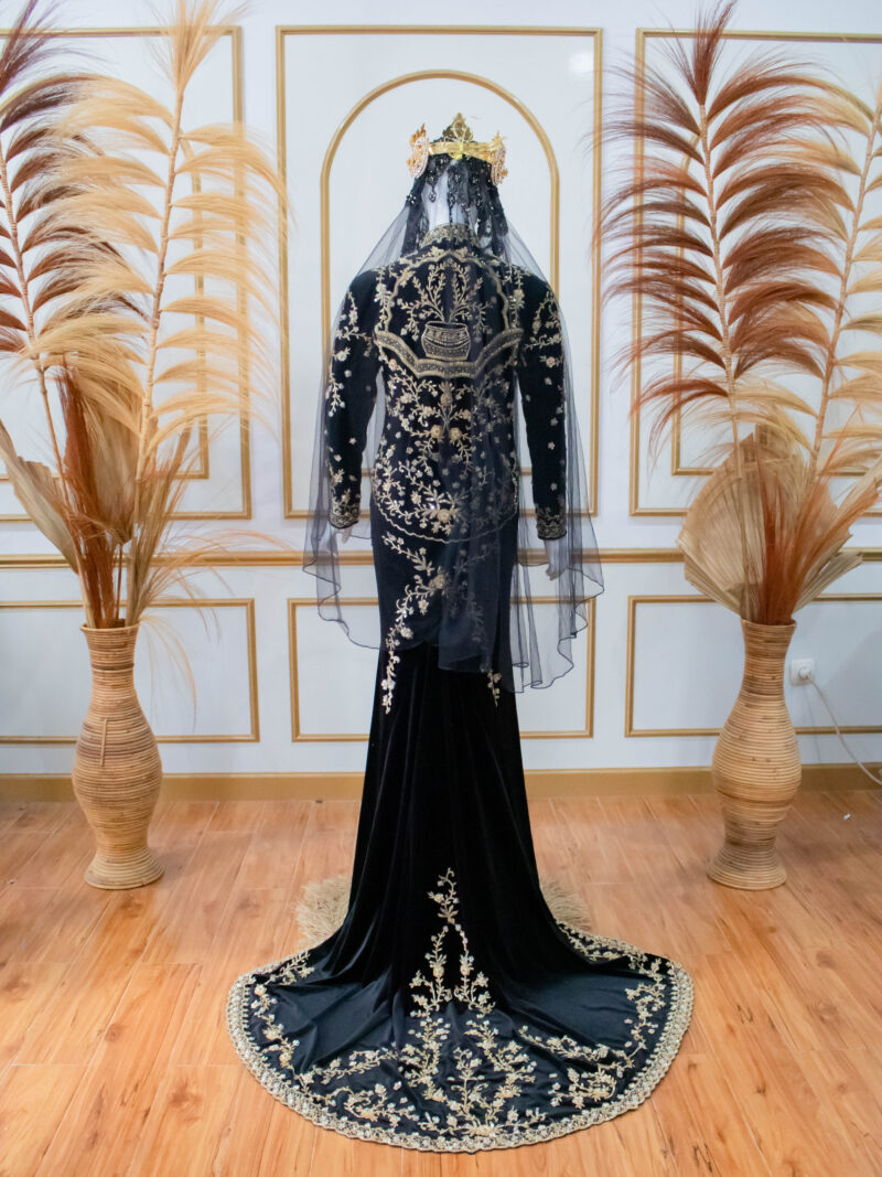 Kebaya Bludru Hitam Panjang